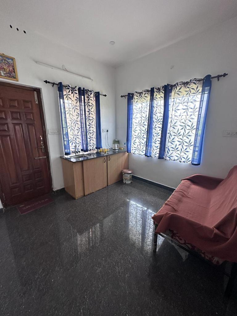 Sandy 4 Bhk Homestay - Only Adults Allowed Utakamand Zewnętrze zdjęcie